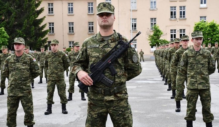 Парламент Хорватії проголосував за відновлення обов’язкової військової служби