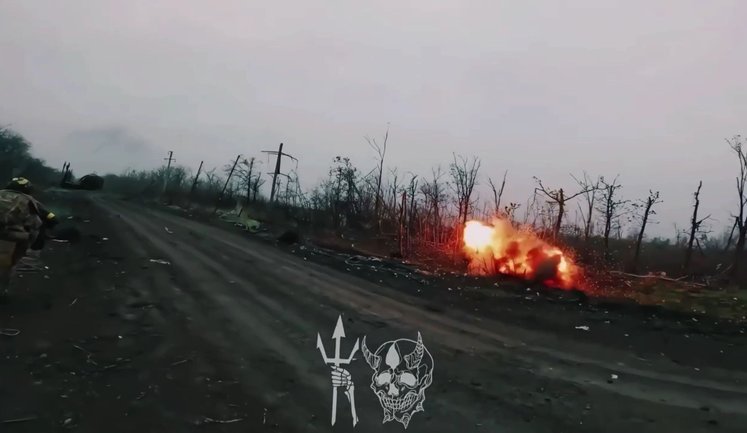 Украинские воины в последний момент стрелковым огнем сбили FPV-дрон в Донецкой области. ВИДЕО