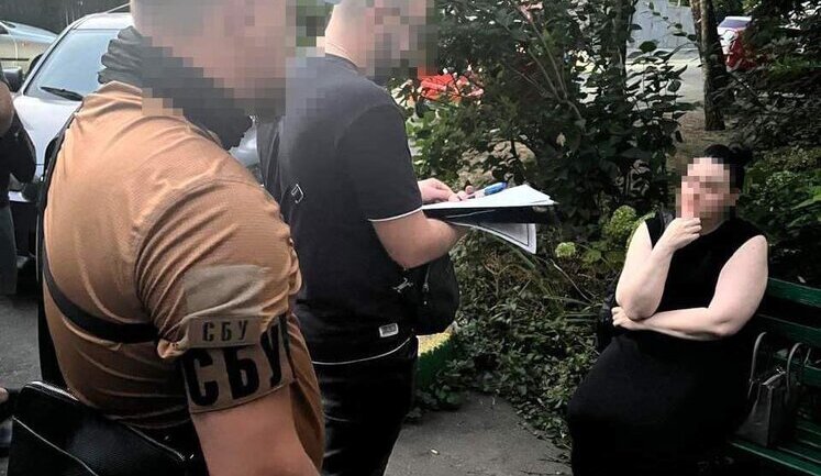 На взятке в $10 тыс. в Одессе разоблачена чиновница территориального отделения Антимонопольного комитета. ФОТОРЕПОРТАЖ