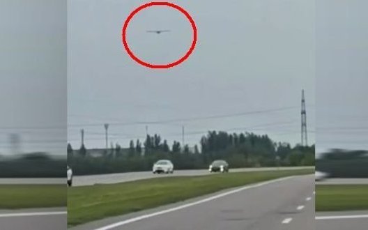 Український дрон патрулює об’їзну дорогу в окупованому Донецьку. ВIДЕО