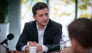 Зеленский рассказал, что иногда будит министров раньше их iPhone: Я где-то в 5.30 или в 6 утра читаю различную информацию