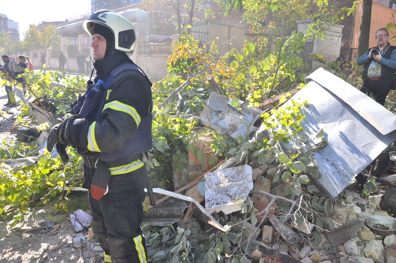 At site of kamikaze drone attack in Kyiv, rubble is being cleared 13