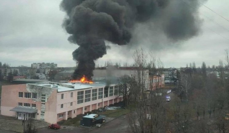 Росіяни вдарили безпілотниками по спортивній школі у Шостці, де тренувалися діти. ФОТОрепортаж