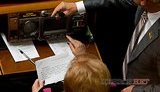 Депутаты ПР задали Кабмину подготовленные "острые" вопросы. ФОТОрепортаж