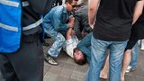 В Минске начались аресты пенсионеров, которые сидят в неположенных местах: "За что ты меня душишь, сынок?! Я инвалид". ВИДЕО и ФОТО