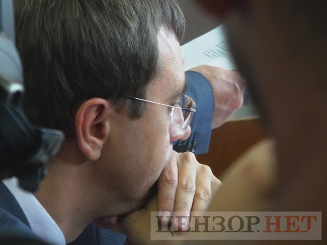 Обвинение попросило для Омеляна 5 млн грн залога, а защита министра - отказать в избрании меры пресечения полностью 03