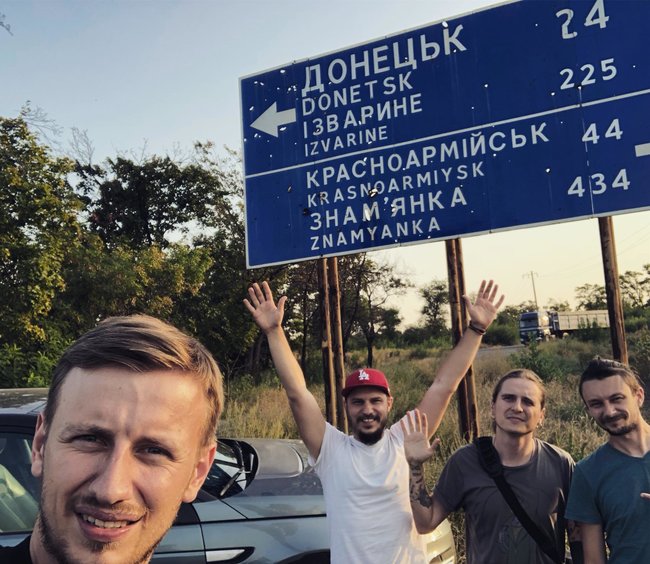 Автор проєкту Ukraїner Богдан Логвиненко: Люди живуть на цій землі, слухають російський реп, стежать за виборами в Америці, а що відбувається поряд - часто не знають 07 Автор проєкту Ukraїner Богдан Логвиненко: Люди живуть на цій землі, слухають російський реп, стежать за виборами в Америці, а що відбувається поряд - часто не знають 07