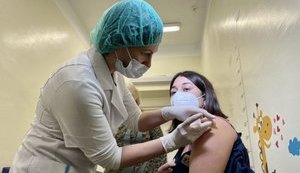 Вакцинируйтесь при первом случае, не отказывайтесь, - главный санврач Ляшко. ВИДЕО