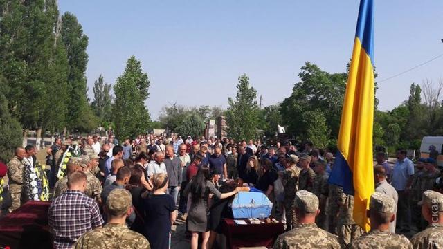 Бійця АТО Олександра Попова, який загинув під Волновахою, поховали в Миколаєві 02 Бійця АТО Олександра Попова, який загинув під Волновахою, поховали в Миколаєві 02
