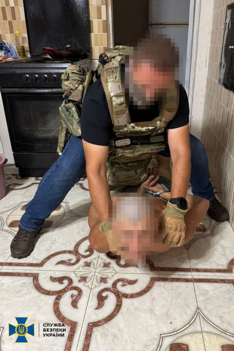 У Києів затримали хлопця та підлітка, які здійснили підпал біля вантажної станції УЗ в Києві