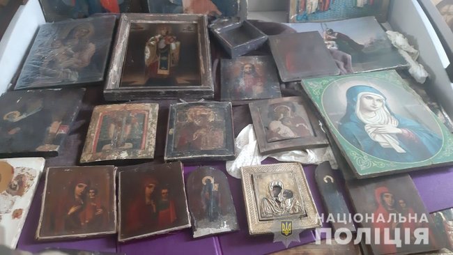 Суд відправив під варту трьох учасників злочинної групи, що викрала з храмів у різних областях понад 600 старовинних церковних предметів, - Нацполіція 03