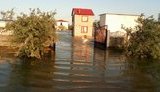 Пляжі та бази відпочинку Кирилівки затоплено через шторм на Азовському морі. ФОТОрепортаж