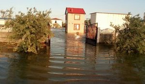 Пляжі та бази відпочинку Кирилівки затоплено через шторм на Азовському морі. ФОТОрепортаж