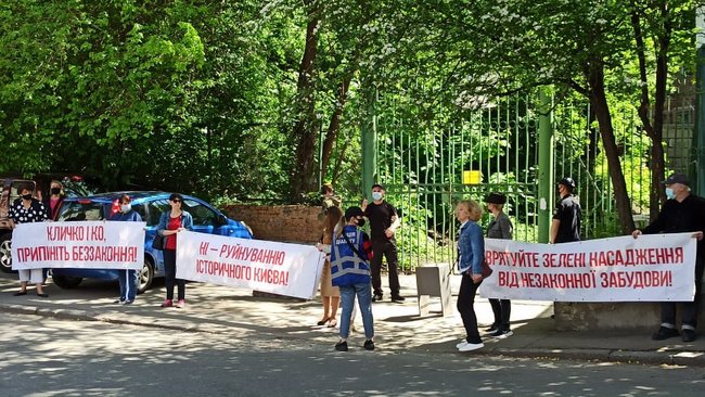 Ні - руйнуванню історичного Києва!: активісти протестують проти забудови маєтку 19 століття в центрі столиці 01