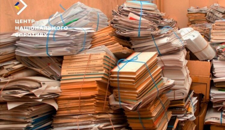 Росія вивезла до Москви 18 тисяч українських книг з окупованих територій, - Reuters