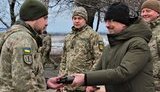 Резников и Залужный вручили награды воинам на Донбассе. ФОТОрепортаж