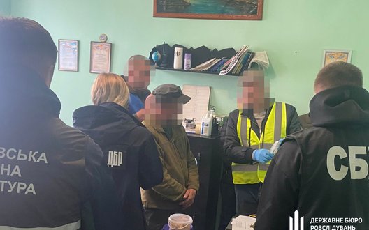 In Mykolaiv Region, State Bureau of Investigation Exposed Prison Employee Who Was Working As "Drug Courier". Photos thumbnail