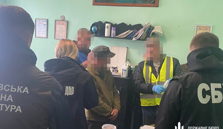 На Миколаївщині ДБР викрило працівника виправної колонії, який підпрацьовував "наркокур’єром". ФОТОрепортаж
