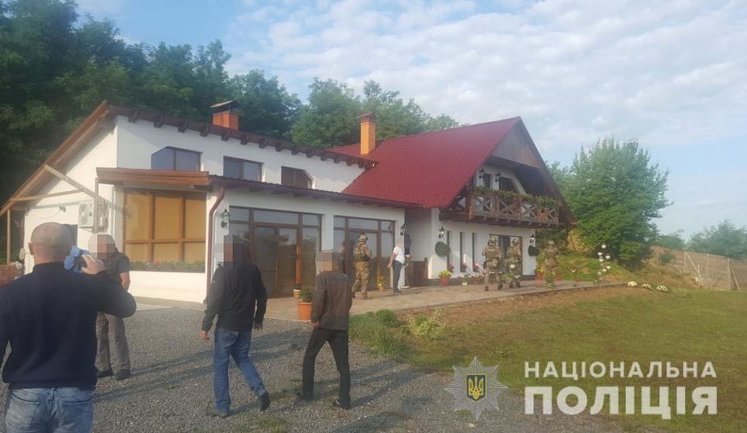 Попытка организовать подкуп избирателей по 1500 грн за голос зафиксирована в Закарпатье, - Нацполиция. ФОТО