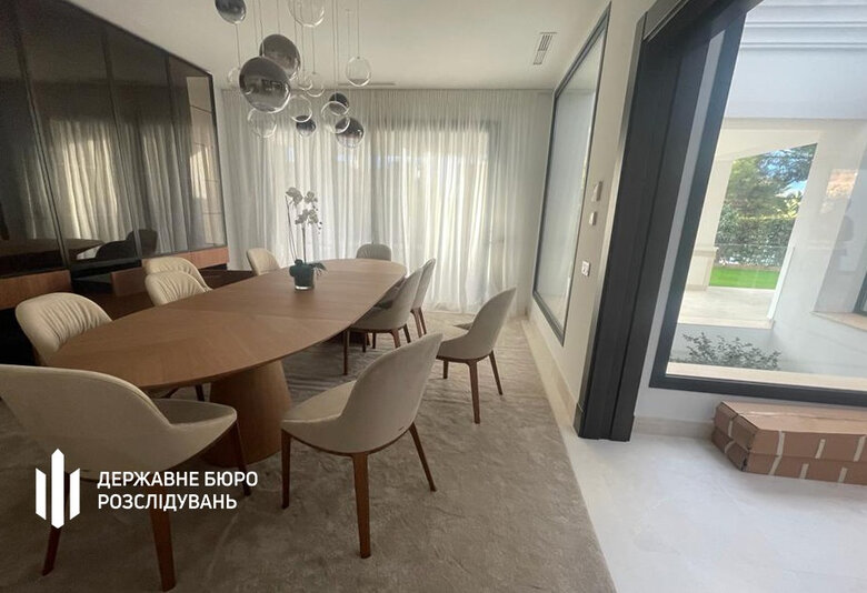 На іспанській віллі ексвійськкома Борисова ДБР провело обшуки. Майно заарештували 08