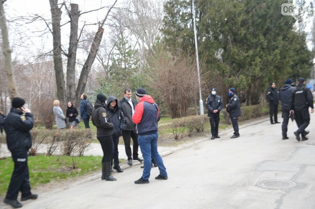 Невідомі повідомили про замінування міськради в Запоріжжі і вимагають заборонити ОПЗЖ і Партію Шарія 06