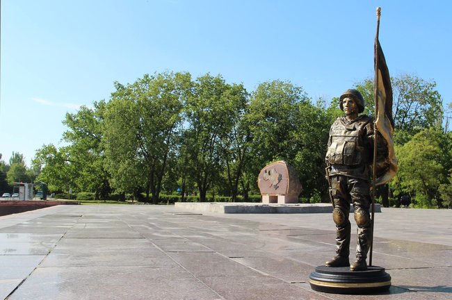 Памятник участникам АТО установили в центре Никополя (обновлено) 05