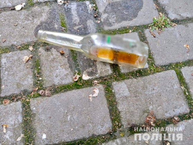 У відділення прокуратури Каховки кинули коктейль Молотова: виникла пожежа, - поліція 02