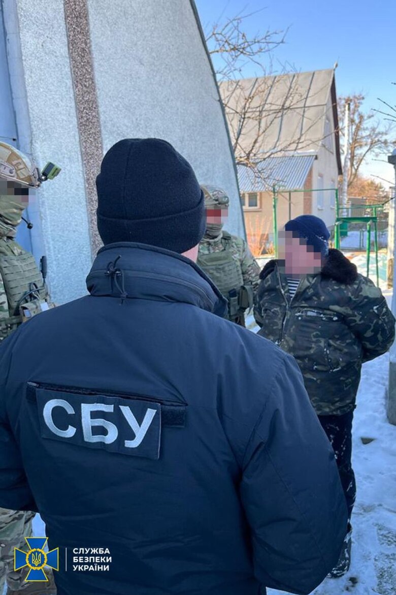 СБУ виявила 3 схрони з російською зброєю