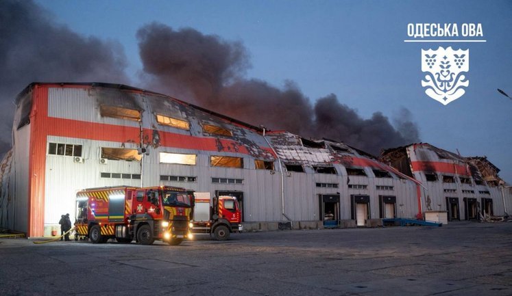 РФ атакувала Одещину десятками БпЛА: горів склад із бойлерами та обігрівачами. ФОТОрепортаж