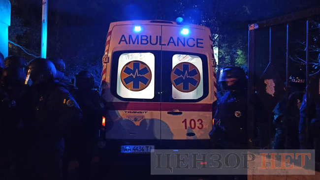 Под Шевченковским судом - столкновения с полицией 27