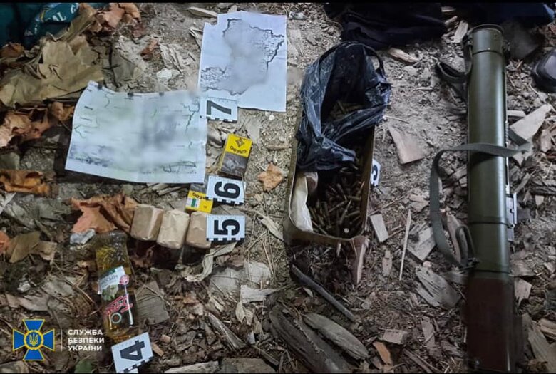 СБУ обнаружила тайник с боеприпасами в Ривненской области недалеко от границы с Беларусью 01 СБУ обнаружила тайник с боеприпасами в Ривненской области недалеко от границы с Беларусью 01