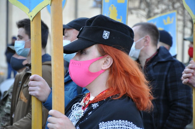 У центрі Києва відбувся марш вишиванок на честь дивізії СС Галичина 02