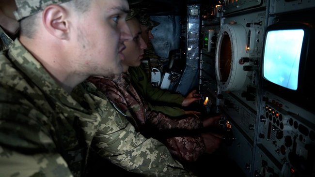 Расчеты ЗРК Оса-АКМ отбили нападение авиации условного врага на колонну военной техники 04