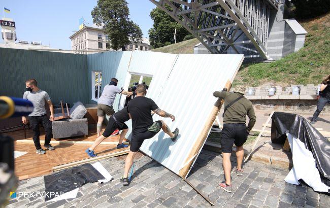 На Аллее Героев Небесной Сотни снесли декорации ко Дню Независимости: есть задержанные (Обновлено) 05