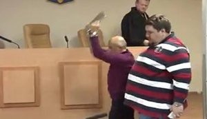 Пісня про Магадан, стукіт по столу і розбитий ноутбук: правоохоронці розслідують "застосування сили" до підприємця з російським громадянством Бойка. ВIДЕО