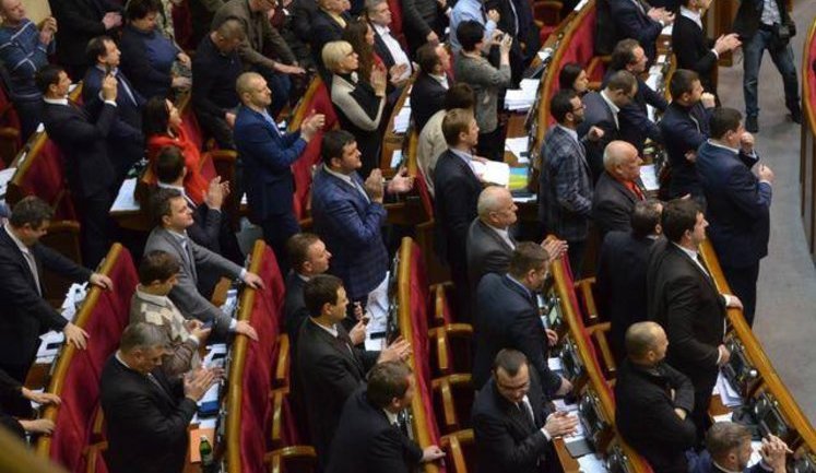 Ночной бюджет "для галочки": что приняли депутаты, и почему это не так уж и важно