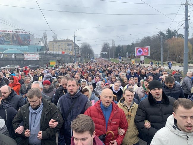 Традиционная реакция церкви, актуальная в условиях распространения коронавируса, - крестный ход прошел в Виннице 10