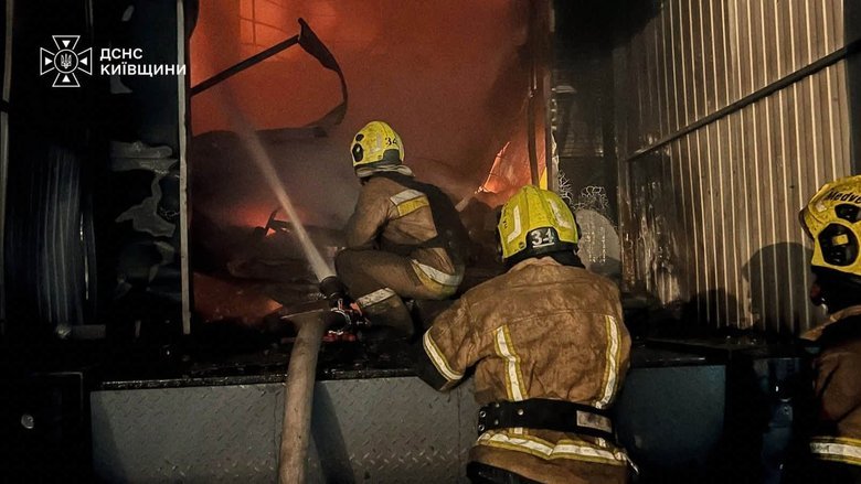 ліквідація пожеж на склад у Бучанському районі