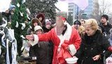 В Запорожье митингуют тысячи предпринимателей: Азарова нарядили "Дедом Морозом с вертолетом". ФОТОрепортаж