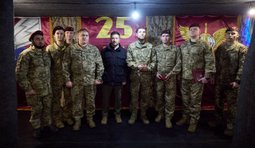 Зеленський зустрівся з воїнами 25-ї окремої повітрянодесантної Січеславської бригади