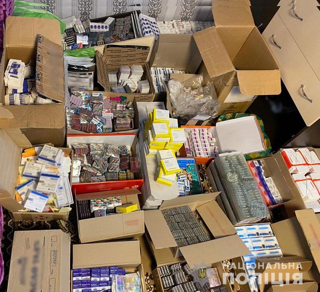 Правоохранители задержали контрабандистов, которые заработали более 65 млн грн на продаже запрещенных в Украине сильнодействующих лекарств через Интернет 01