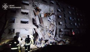 Обстріл Запоріжжя: пошуково-рятувальні роботи після удару РФ