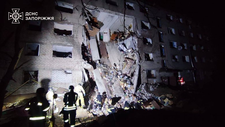 Ballistic and cruise missiles destroyed a high-rise building in Zaporizhzhia.