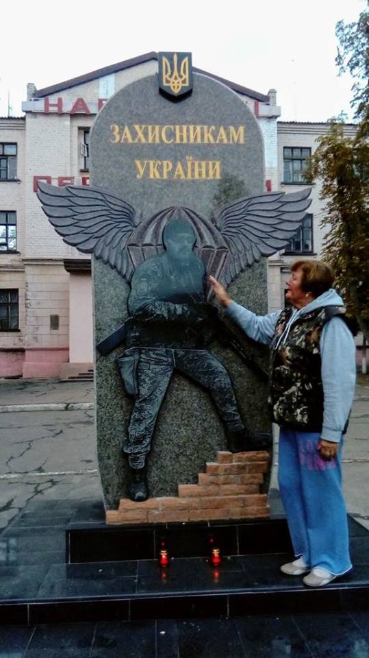 Мама загиблого бійця 90-го батальйону кіборга Максима Ридзанича Світлана: Він сказав: Я йду на війну. Синочку, у тебе ж троє дітей! - Тому і йду 08
