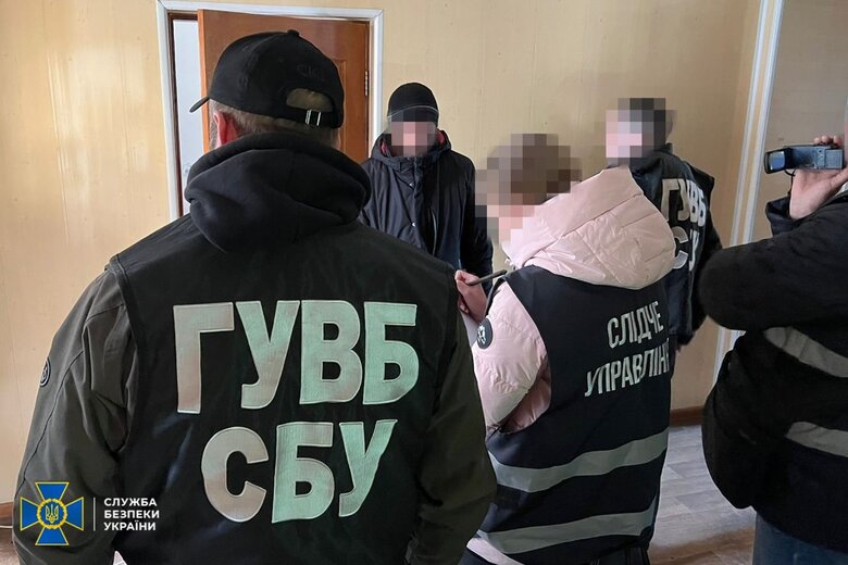 В Николаевской области предатель, помогавший оккупантам продавать награбленное имущество украинцев, пытался откупиться от тюрьмы, - СБУ 01