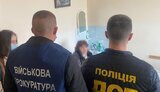 1,5 тыс. долларов за уклонение от военной службы: полицейские задержали за взятку завотделением райбольницы в Тернополе. ФОТОрепортаж