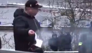У Стокгольмі на протесті спалили Коран, у Туреччині "відповіли" палаючим прапором Швеції. ВIДЕО