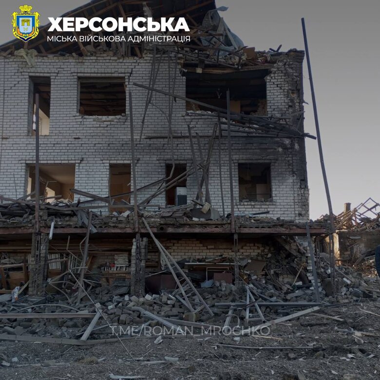 Последствия удара РФ по селу Садовое на Херсонщине 04