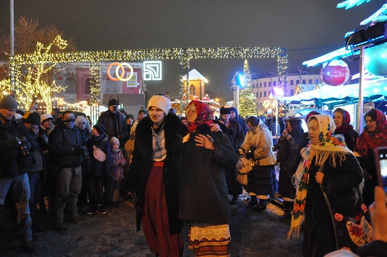 На Контрактовій площі в Києві відсвяткували Щедрий вечір з Козою і Маланкою 04