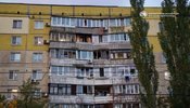 У Дніпрі після ранкової атаки РФ вибило вікна в багатоповерхівках і пошкодило автівки